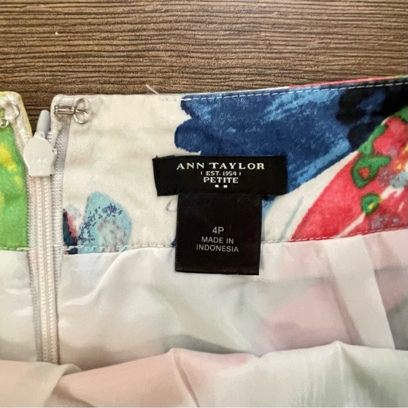 AnnTaylor•Gorgeous Floral Pencil Skirt - Picture 3 of 3